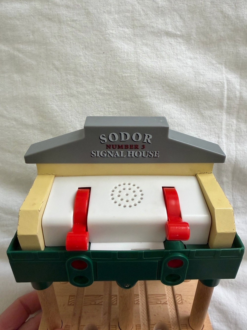 Thomas the Train Wooden Sodor Signal House - Picture 3 of 3